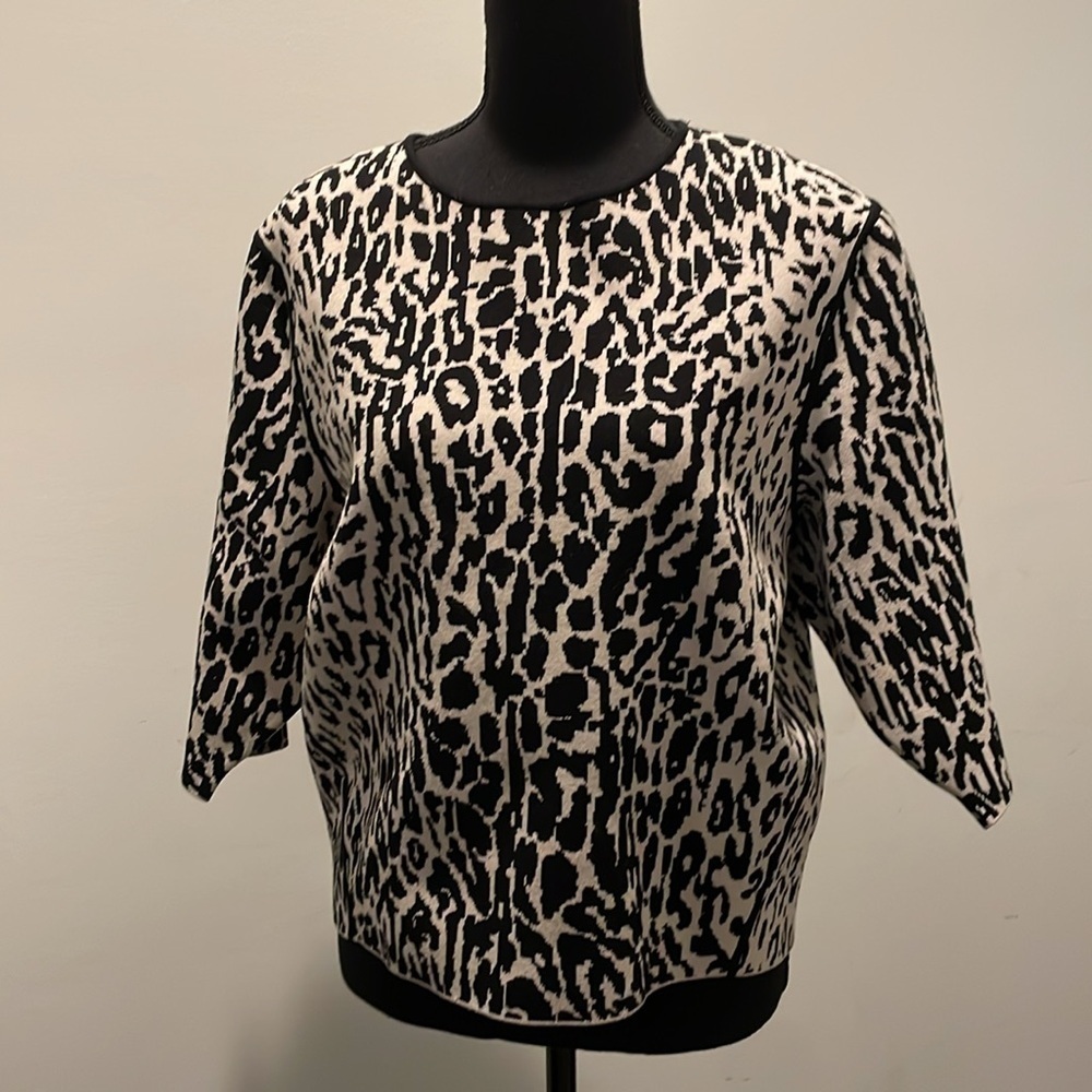 Ann Taylor Women Knit Top Cropped Sweater Size S Black Cream Animal Print Boxy